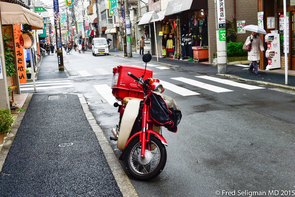 20150309_114538 D4S.jpg - Delivering mail, Tokyo